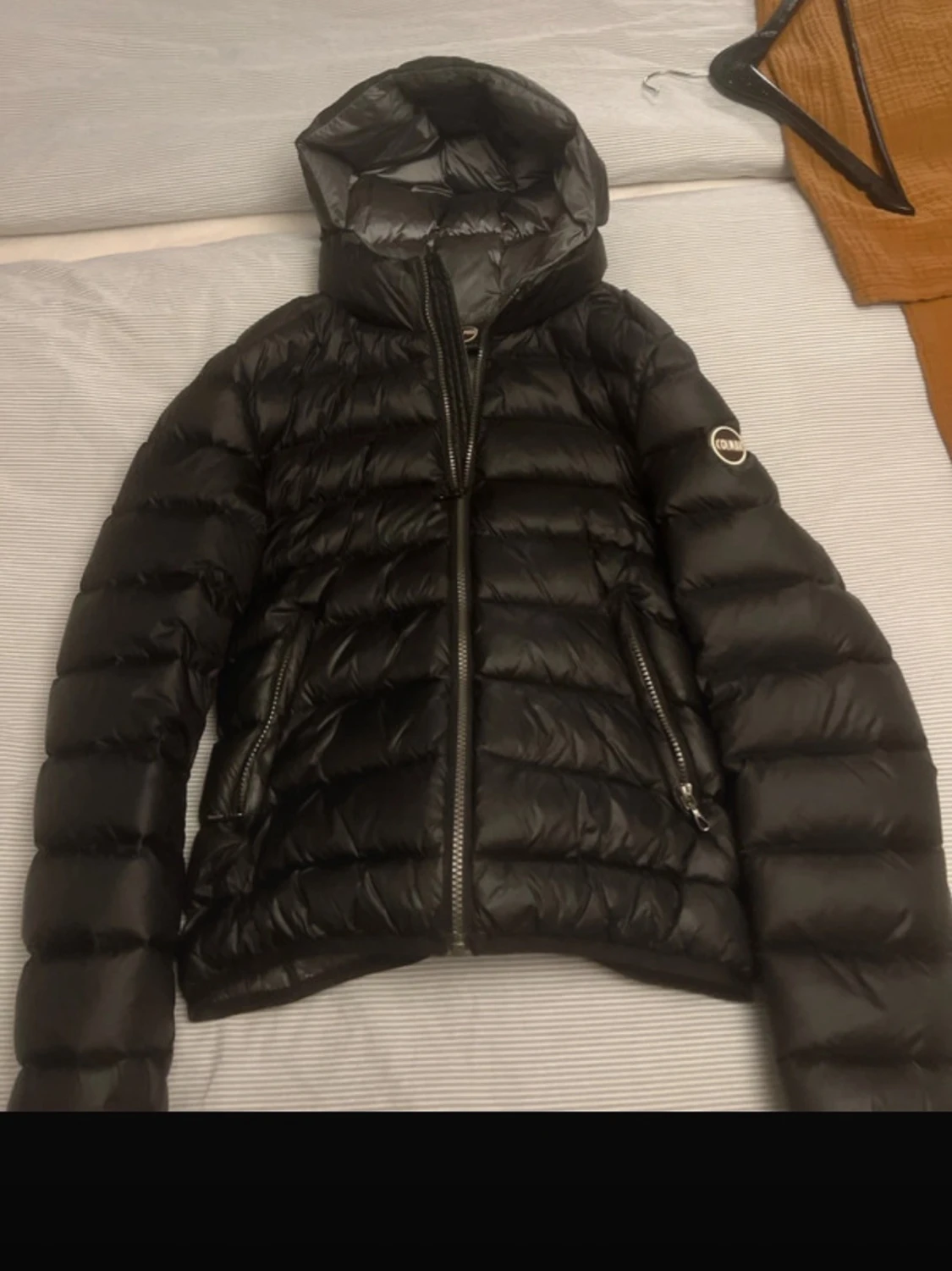 Svart dunjacka från Colmar