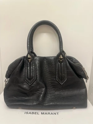 Svart handväska  - Snygg svart handväska från Zara