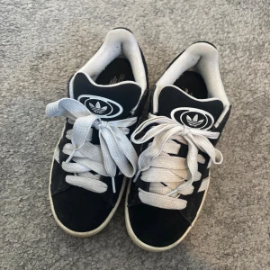Svarta Adidas Campus sneakers - Svarta adidas campus sneakers, använda få gånger. Storlek 38