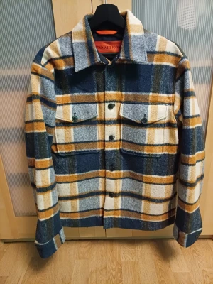 Bekväm och stilig jacka - Köptes 2023 och har knappt kommit till användning, otroligt bra skick