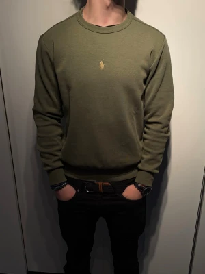 Ralph Lauren Grön sweatshirt  - Grön Ralph Lauren Sweater i nytt skick. Den är i storlek S🤩