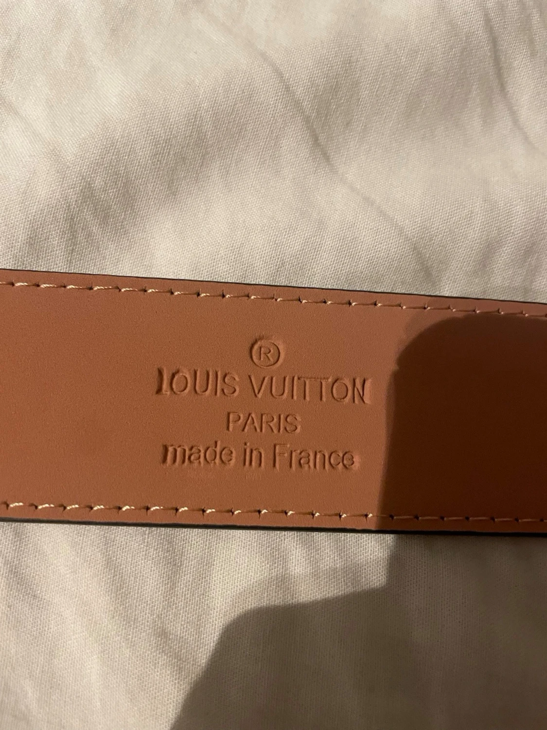 Svart grått bälte med silver spänne. 110cm - 2