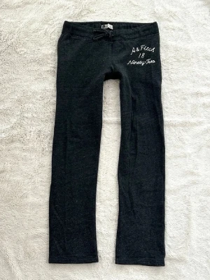 Abercrombie & Fitch mukisbyxor - Säljer då de inte passade mig, jättebra skick och snygga