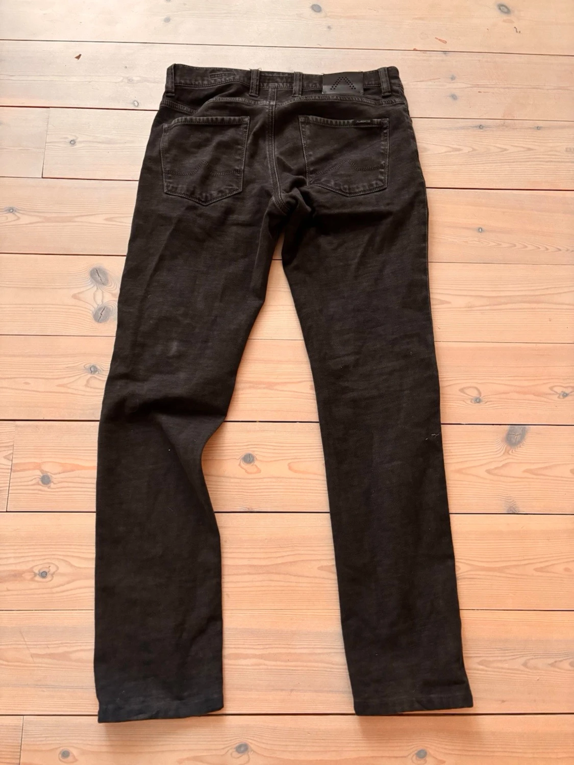 Svarta jeans från Alberto straight fit - 1