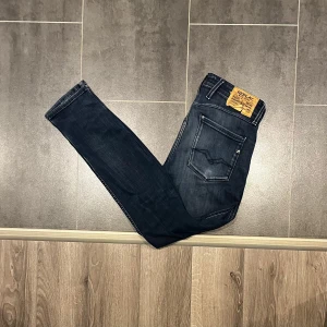 Replay Jeans Abbass - Säljer dessa skitsnygga replay anbass jeansen i storlek W32 L32, går aldrig ur stil riktigt feta. Skriv gärna vid intresse!