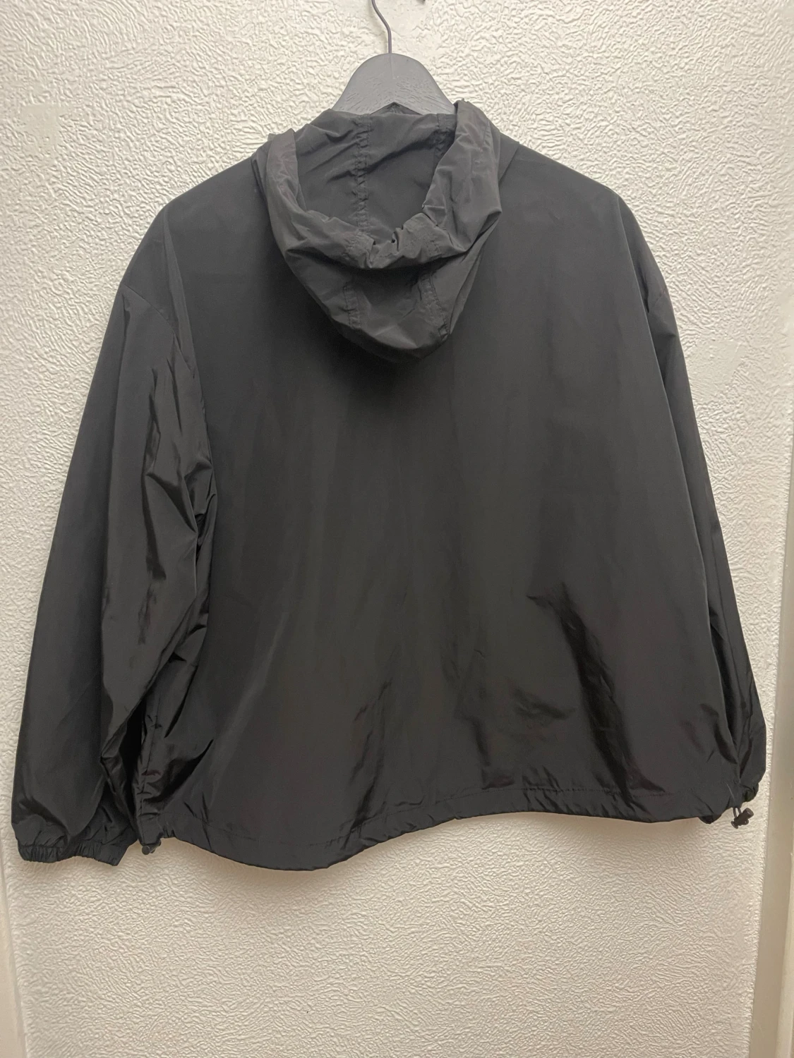 Svart vindjacka från Moncler med huva - 3