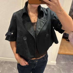 Kort jacka/topp - 💕💕passar flera storlekar (skulle säga mellan xs-m)