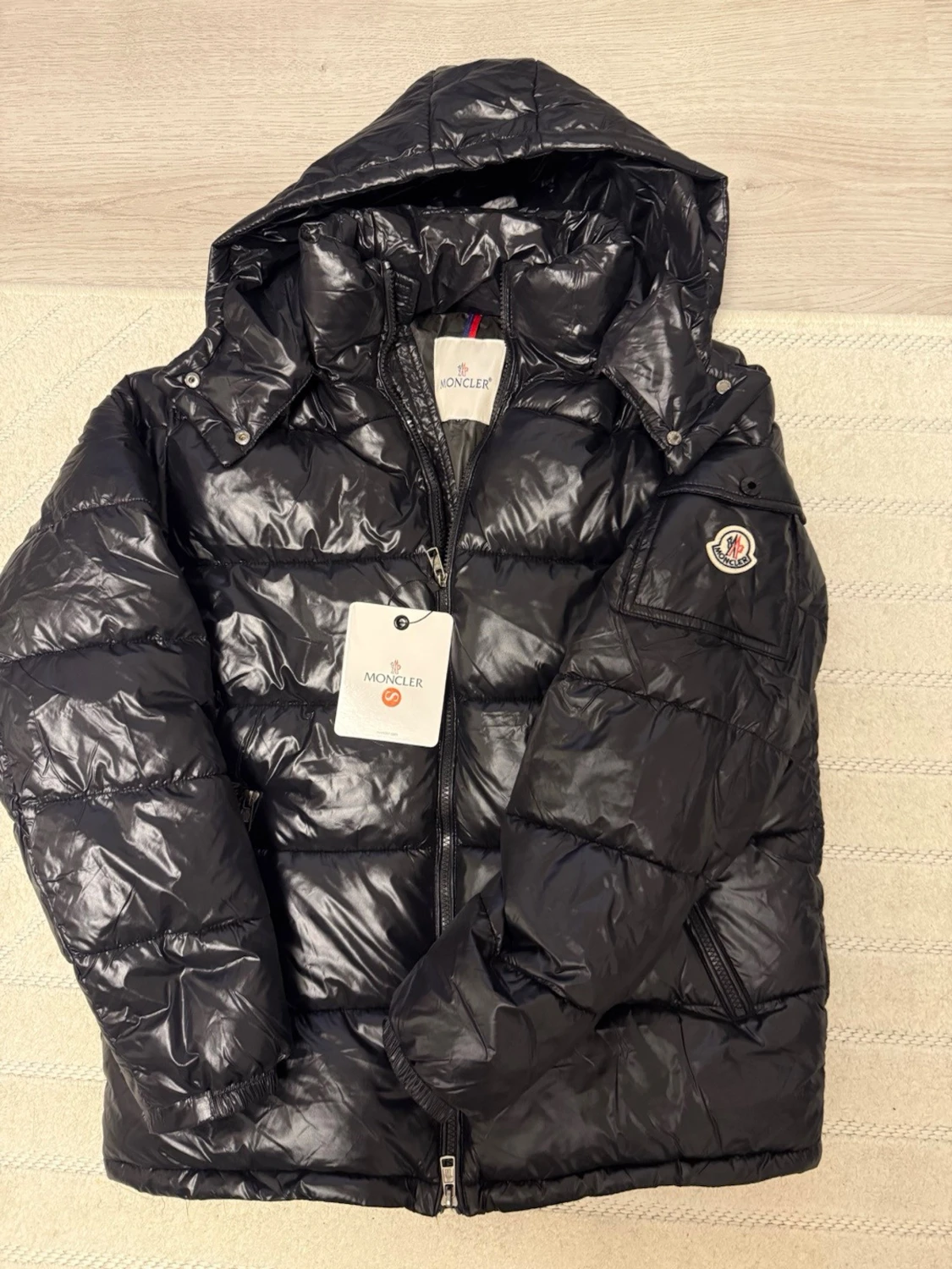 Svart Moncler dunjacka med huva - 2