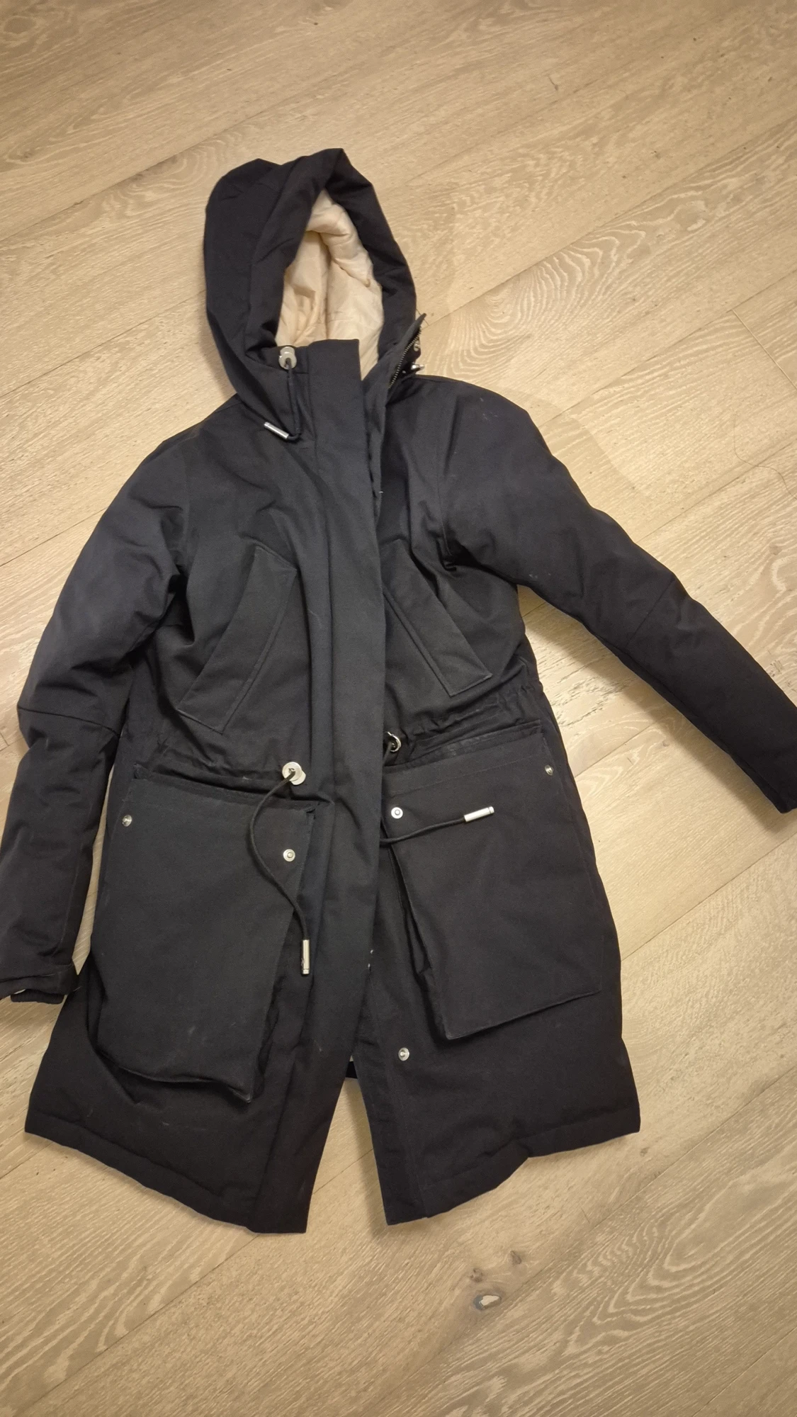 Svart parkas från Peak Performance S