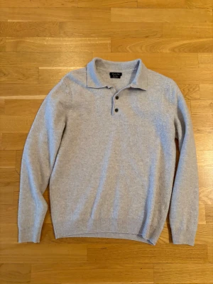 Stickad ulltröja - Stickad ulltröja i storlek S. Väldigt bra skick och knappt använd.