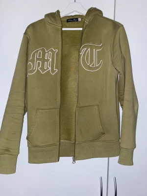 Tuttolente Limited Edition Full Set - Tuttolente Limited Edition Full Set Finn’s inte att köpa längre storlek XS for både sweats och hoodie. I ny skick inga fläckar hål etc.