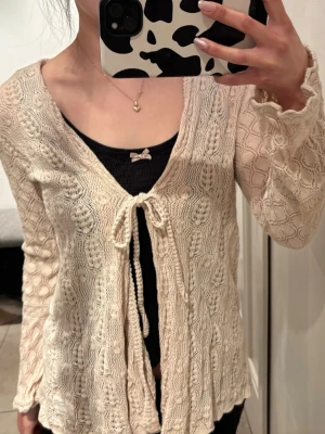 Odd Molly vit spets kofta  - Odd Molly vit spets kofta i storlek S. Bra skick. 