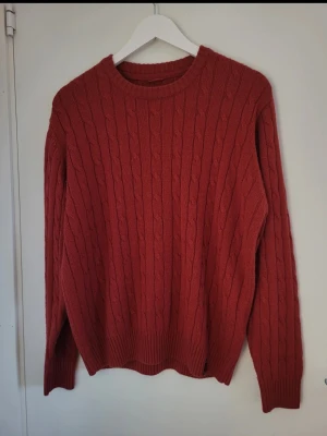 canada north röd stickad sweater - köpt second hand men jag har inte använt den själv