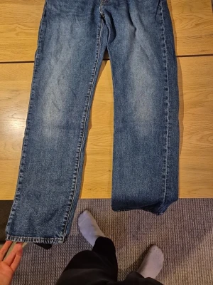 Levis jeans 2 st - Säljer mina levis jeans inga deffekter. Det är ba skriva om ni vill ha någon bild eller något