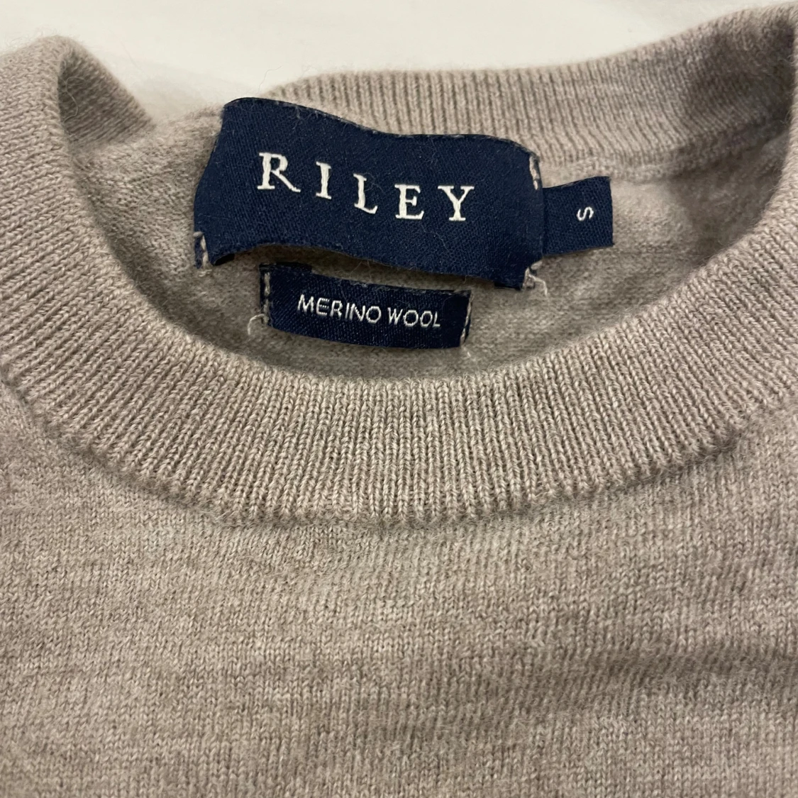 Beige merinoulltröja från Riley - 1