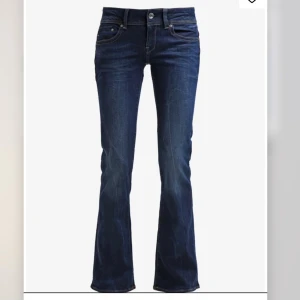 Snygga jeans  - Mörkblå jeans från G star i bra skick!! Original pris 1 345kr💕💕💕💕 