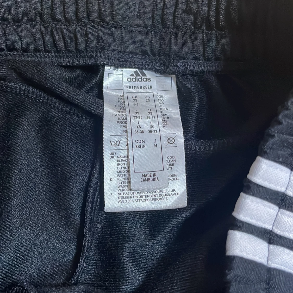 Svarta Adidas träningsbyxor - 4