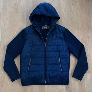 Cardigan från Morris - Säljer denna riktigt feta cardigan / hybridjacka från Morris🤩| Storlek M | Mycket bra skick✅|