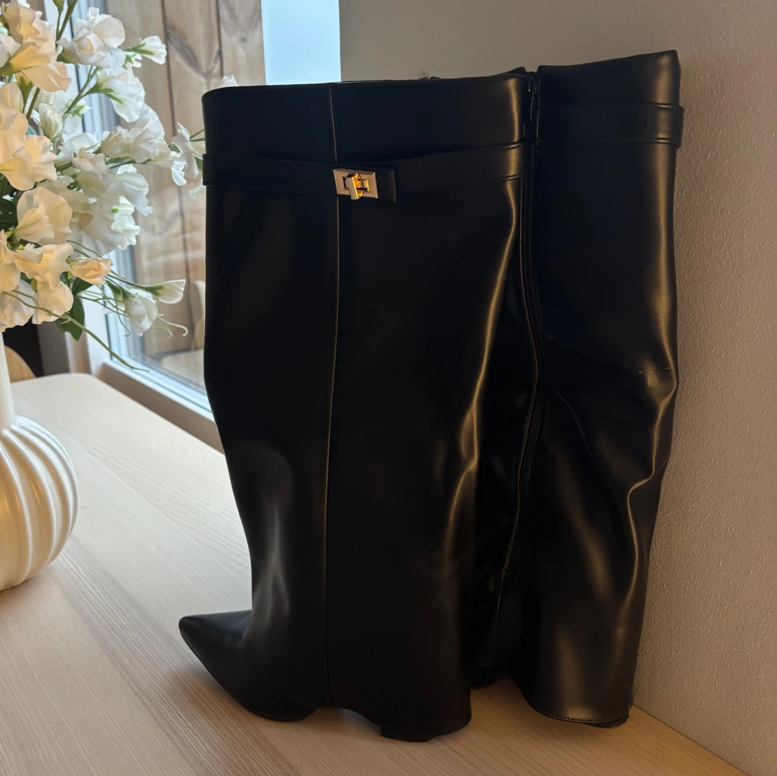 Svarta läder fold-over stövlar