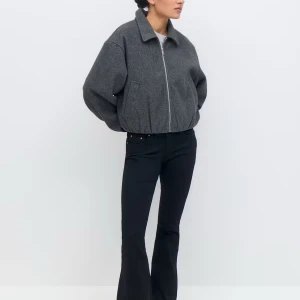 Low wist bootcut jeans  - Snygga svarta bootcut jeans från Gina tricot i storlek 42. Helt oanvända och alla lappar kvar 