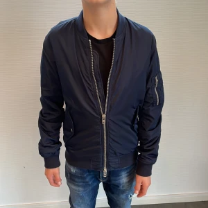 J Lindeberg jacka  - J Lindeberg jacka herr| pris:499kr| storlek:S| skick:9,8/10| hör av dig vid minsta lilla fundering eller fråga| 