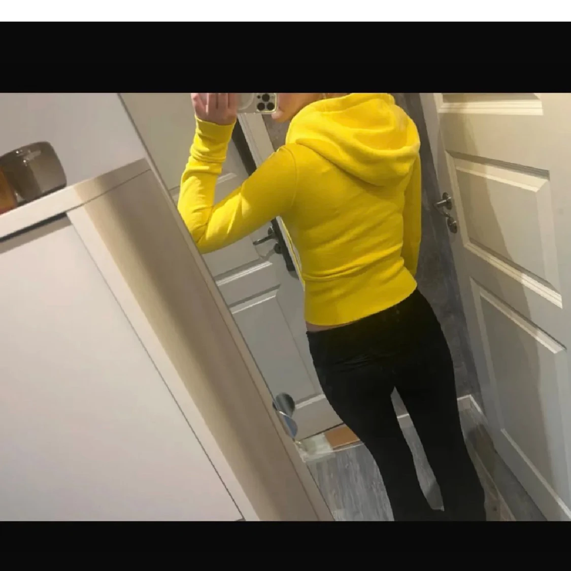 Gul hoodie från HIDDEN CULT - 1