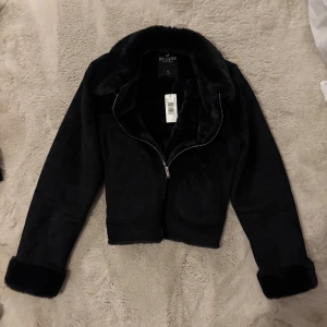 Y2K 2000’s stil Hollister jacka med prislapp  - Storlek XL