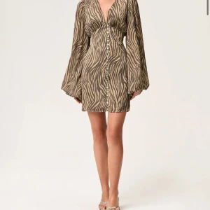 Adoor klänning - Använd 1 gång helt i nytt skick