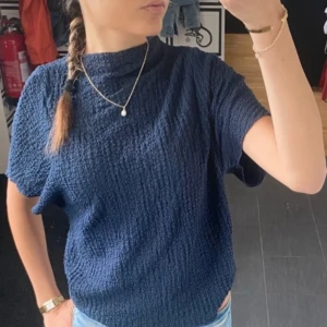 Marinblå topp från Zara  - Jättefin topp från zara, marinblå. 🤎pris kan diskuteras