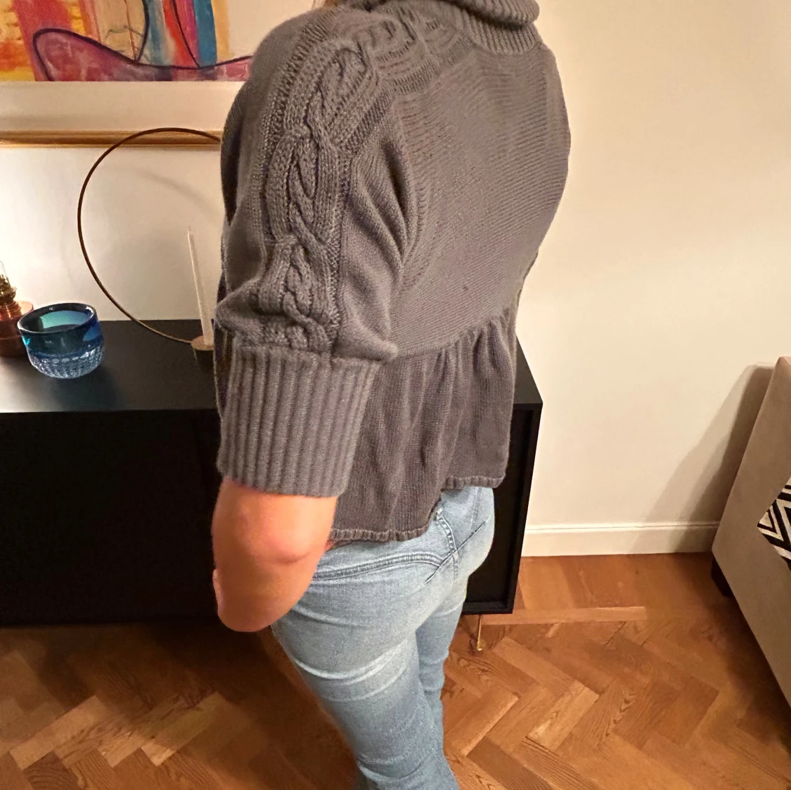 Grå stickad kofta med kort ärm - 2