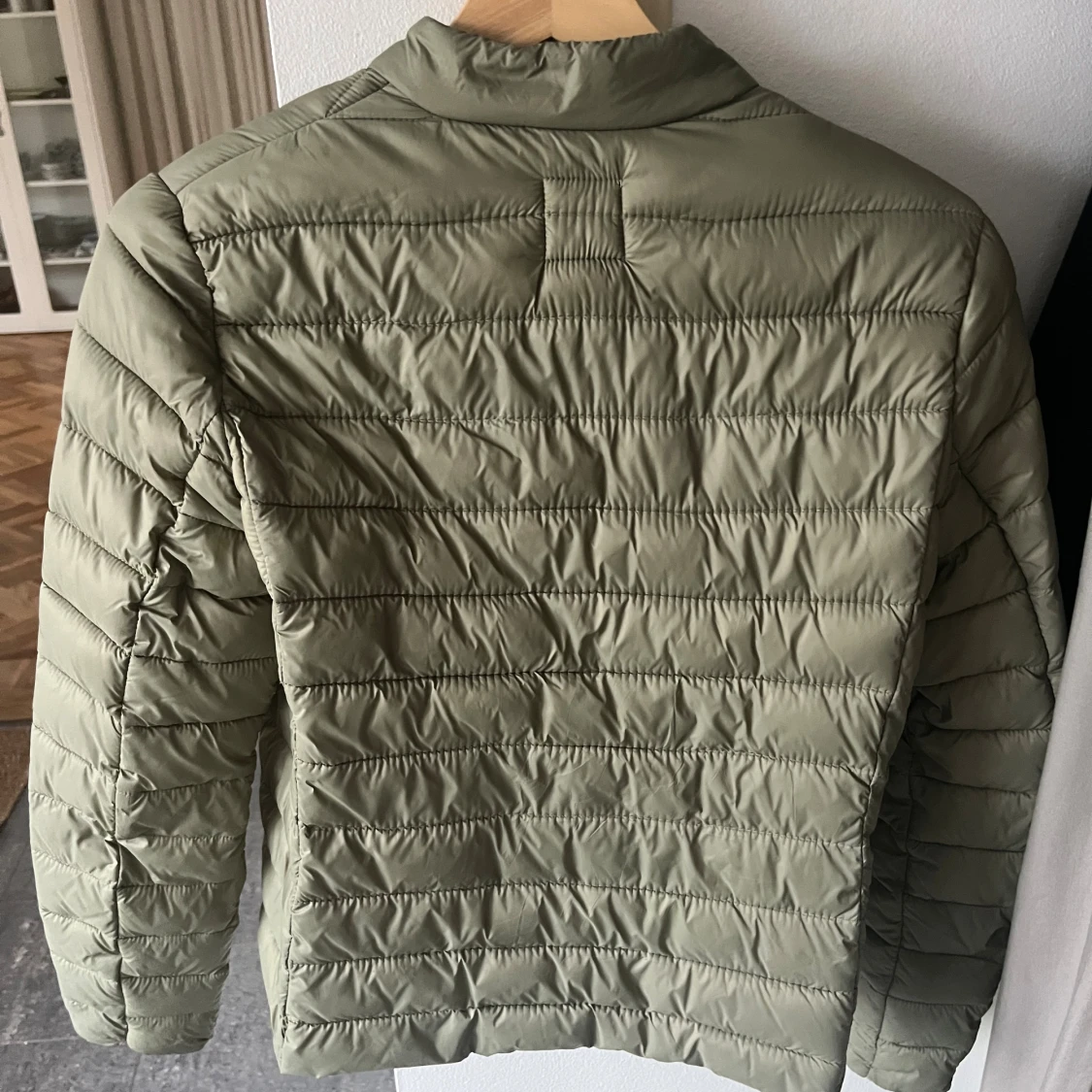 Olivgrön pufferjacka från H&M - 1