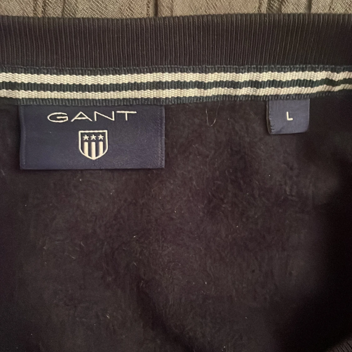 Marinblå sweatshirt från GANT i storlek L - 2