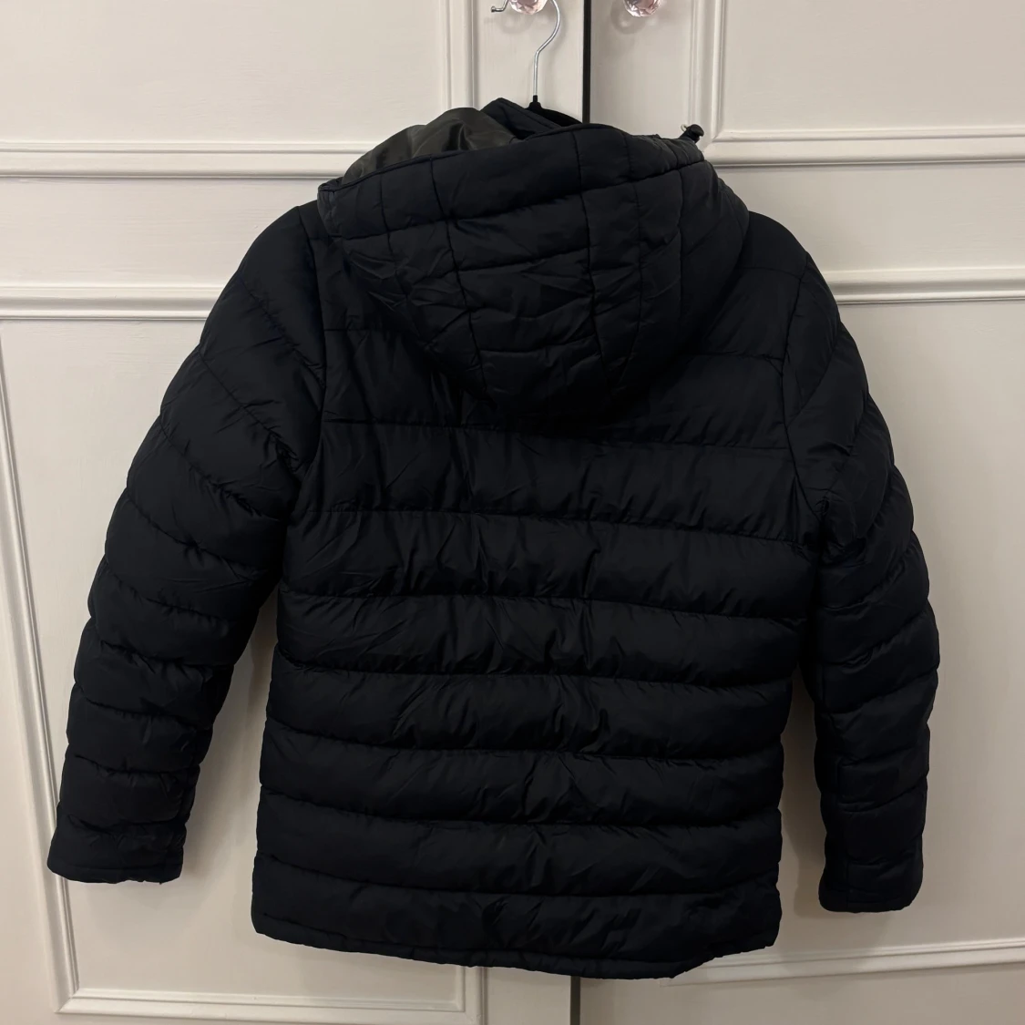 Svart pufferjacka från Tuxer med huva - 1