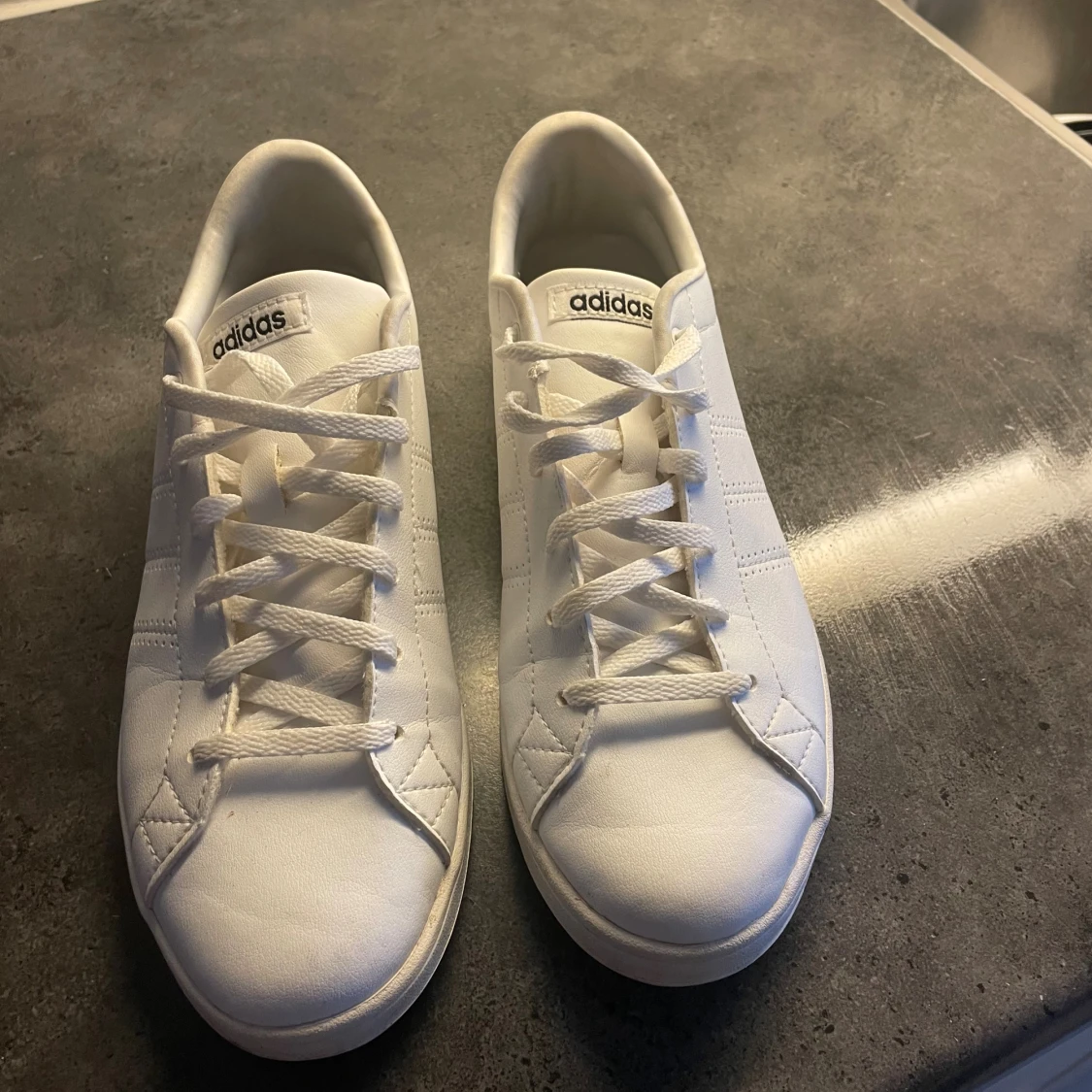 Vita sneakers från Adidas - 2