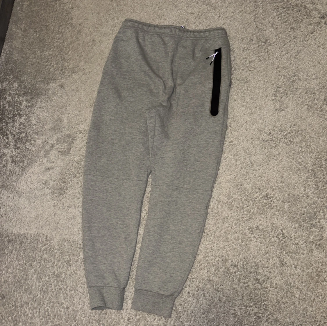 Grå mjukisbyxor från Nike, storlek M - 1