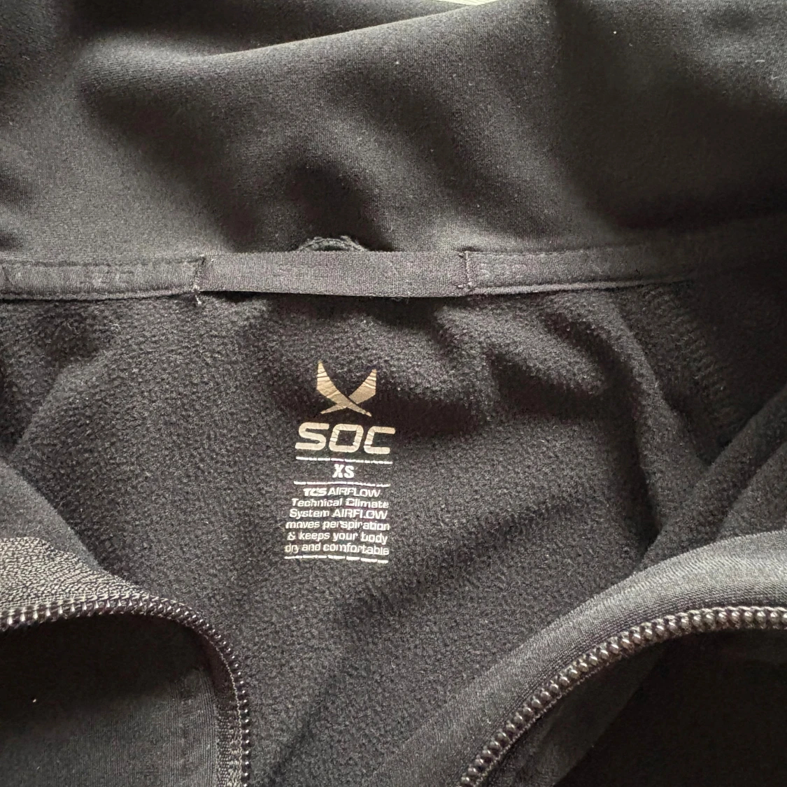 Svart fleece-tröja från SOC XS - 2