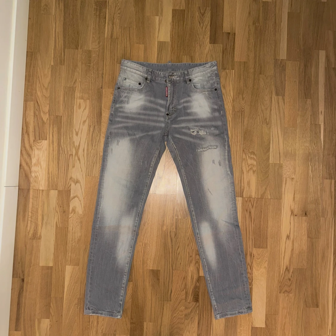 Grå Dsquared2 jeans (W32)
