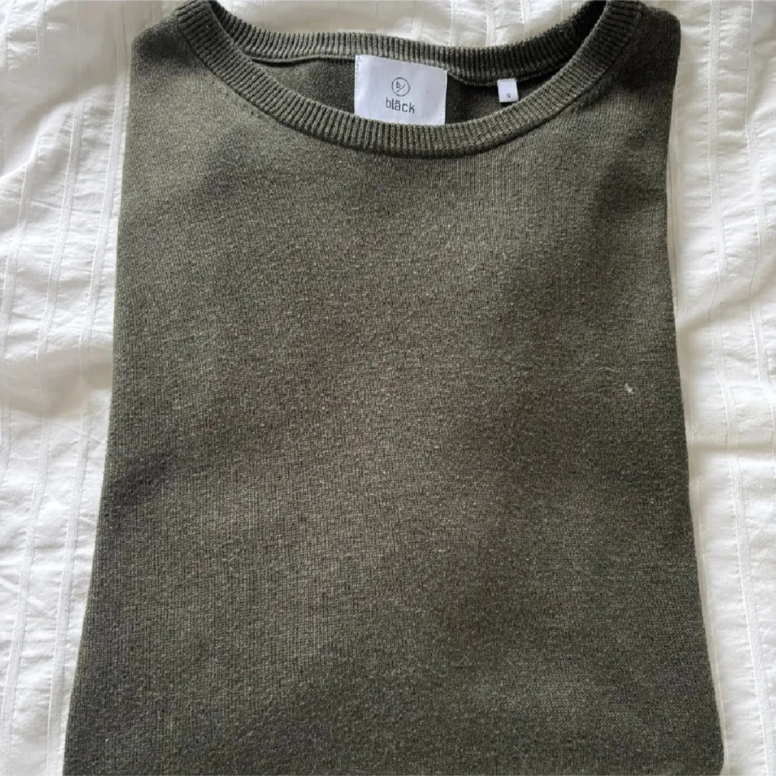 Olivgrön stickad tröja från Bläck - 1