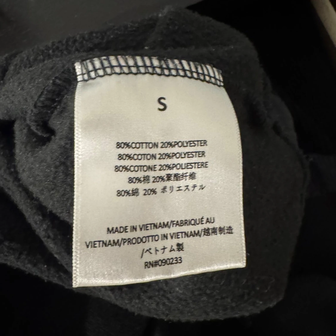 Svart Essentials hoodie med huva - 1