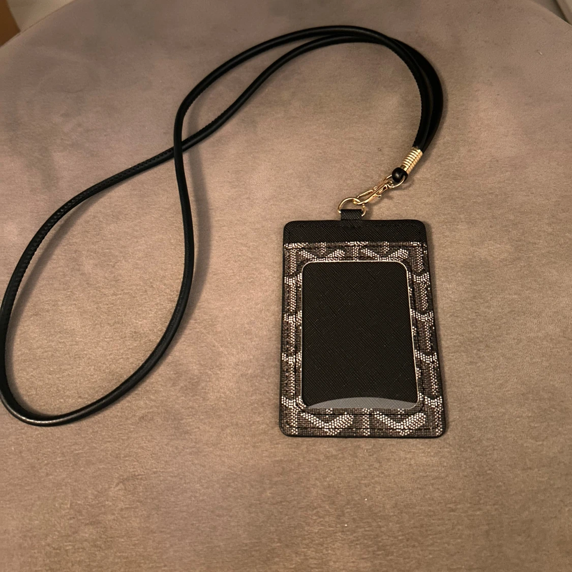 Svart gyard plånbok med snodd  - 1