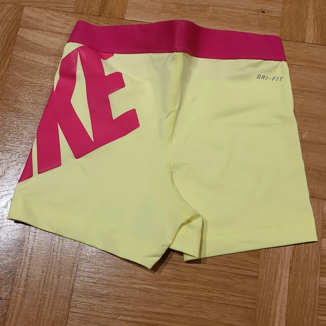 Nike Pro gula träningsshorts S - 1