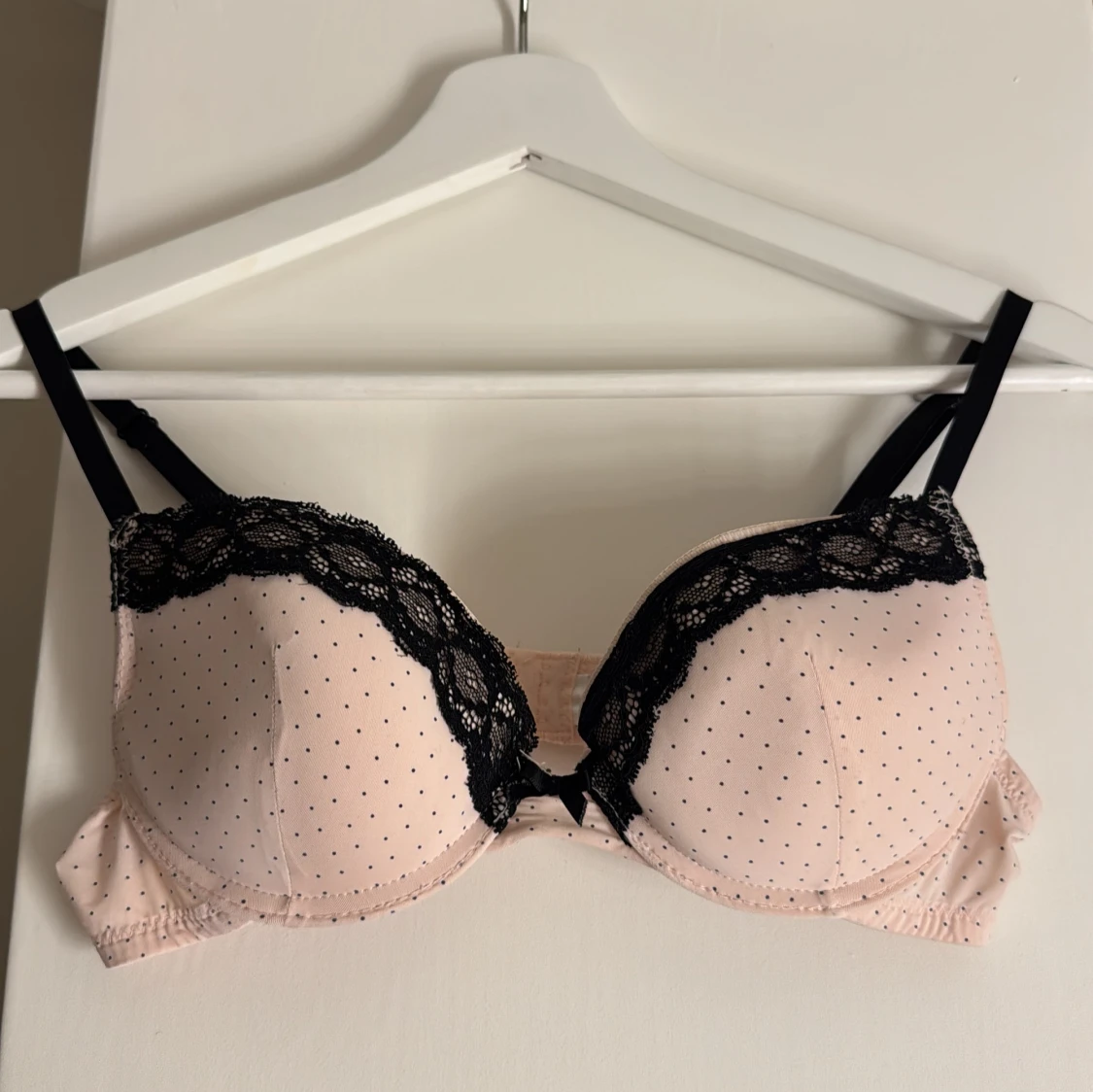 Prickig rosa bh med spets