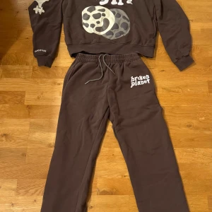 Broken Planet tracksuit - Broken Planet set i storlek M.