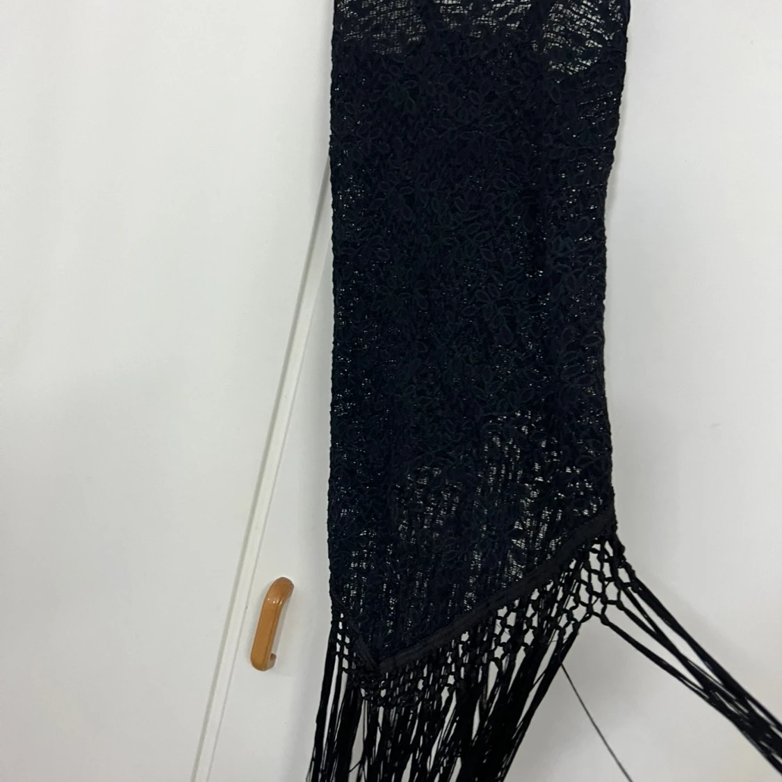Svart spetsklänning med fransar - 4