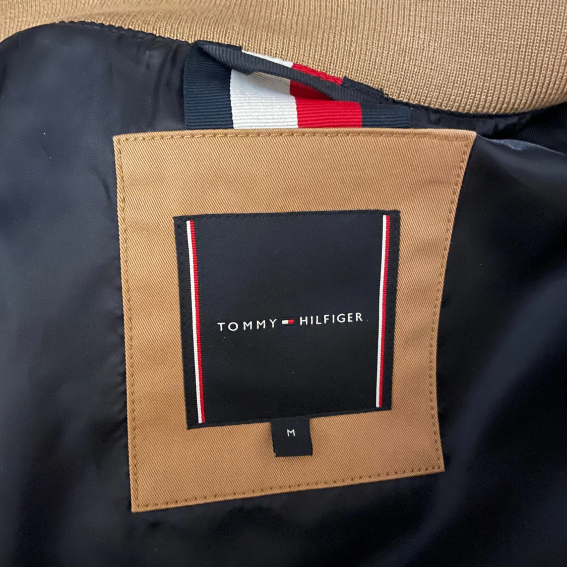 Tommy Hilfiger brun collegejacka bomberjacka - 4