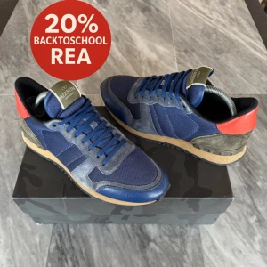 Valentino Rockrunner skor  - REA! - Valentino Rockrunner skor - Skick: Grymt skick - Tillbehör: endast skorna - Nypris: 6000kr - TrendWardrobe