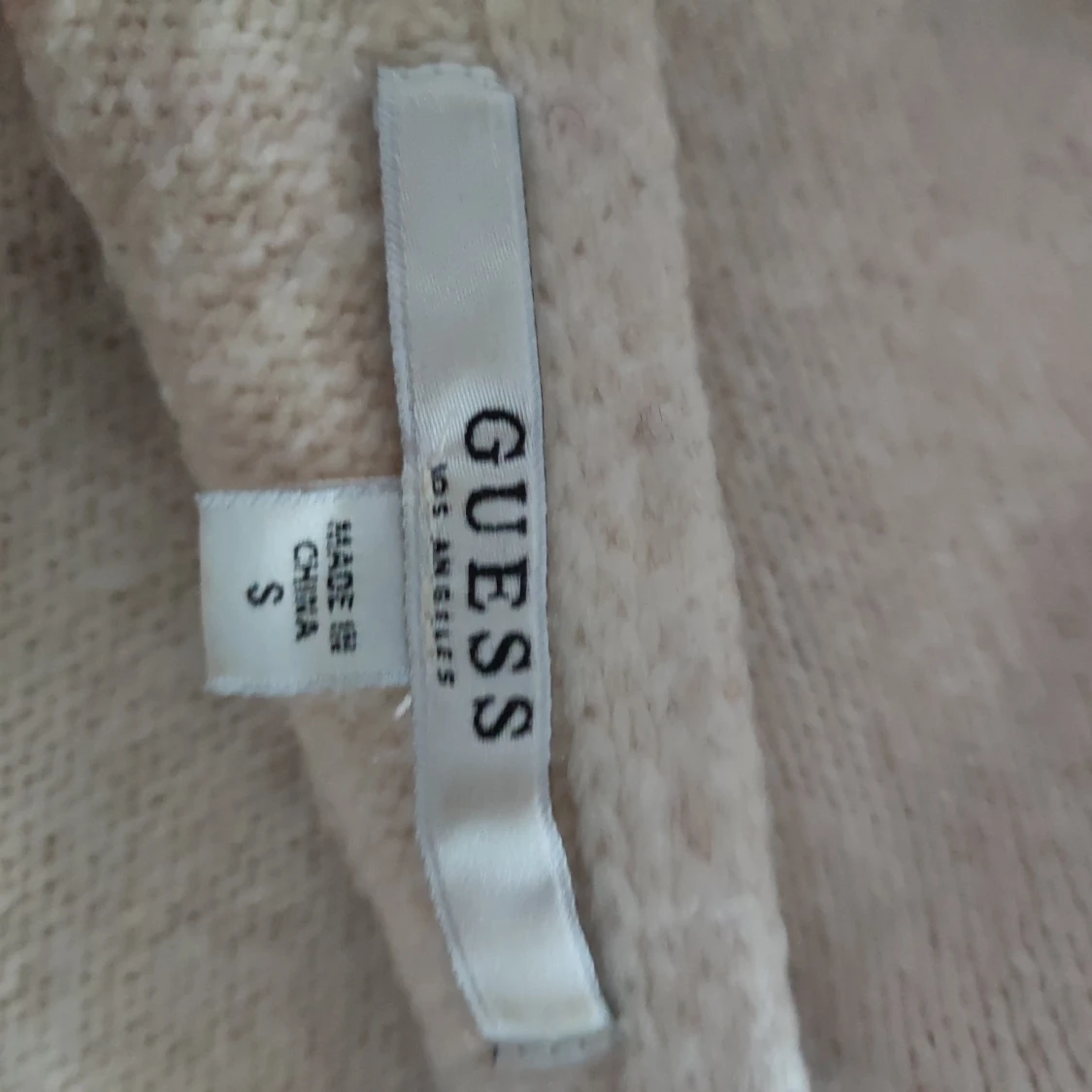 Beige polotröja från Guess - 2