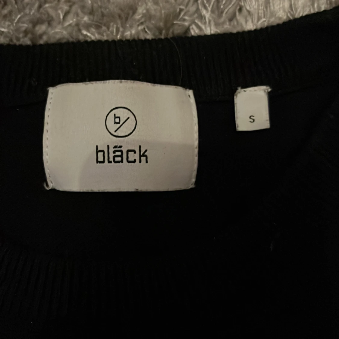 Svart stickad tröja från Bläck - 1