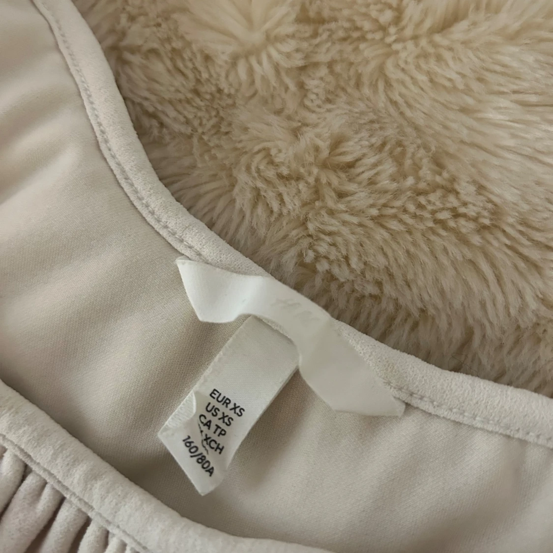 Vit topp med volang H&M - 2