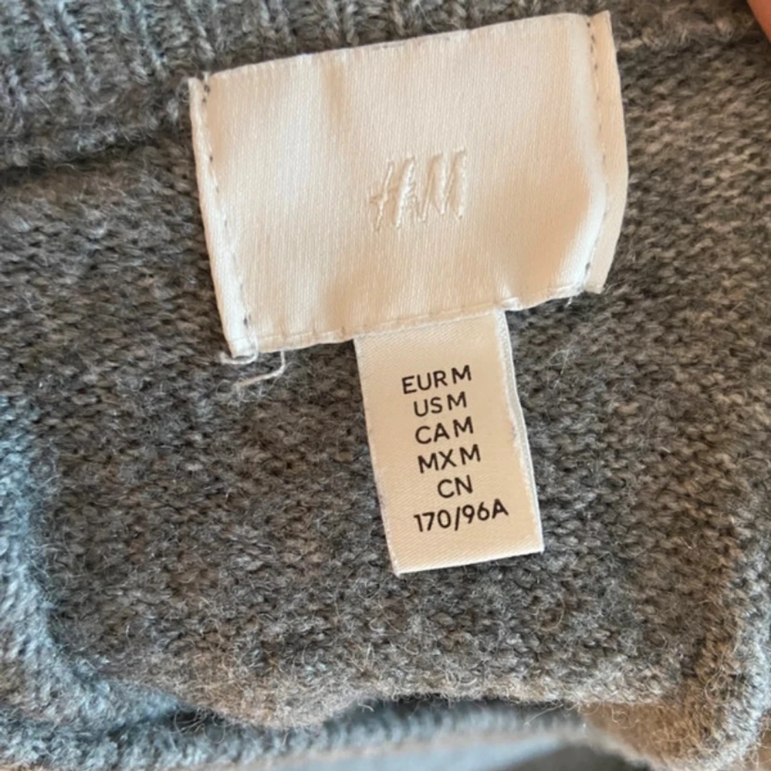 Grå stickad kofta från H&M - 3